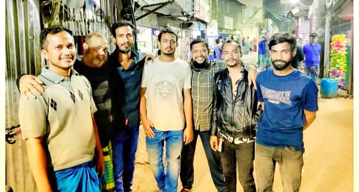 রাজধানীর কড়াইল বস্তিতে অবাধে মাদক বেচাকেনা