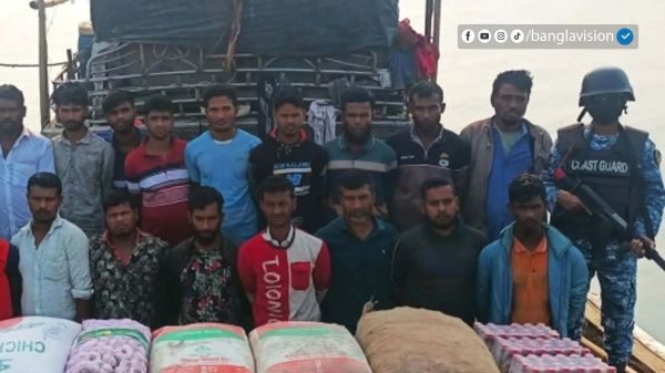 কোস্ট গার্ডের অভিযানে সিমেন্ট-খাদ্যদ্রব্য জব্দ, আটক- ১৯