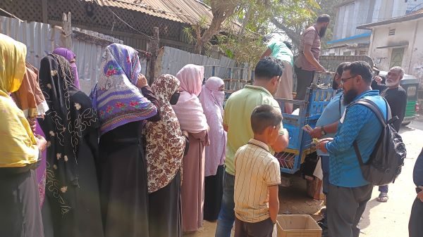 রাঙ্গামাটিতে টিসিবির ট্রাক সেলে স্বস্তির চিত্র