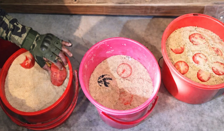 পরিত্যক্ত দোকান থেকে তিন বালতি ককটেল উদ্ধার