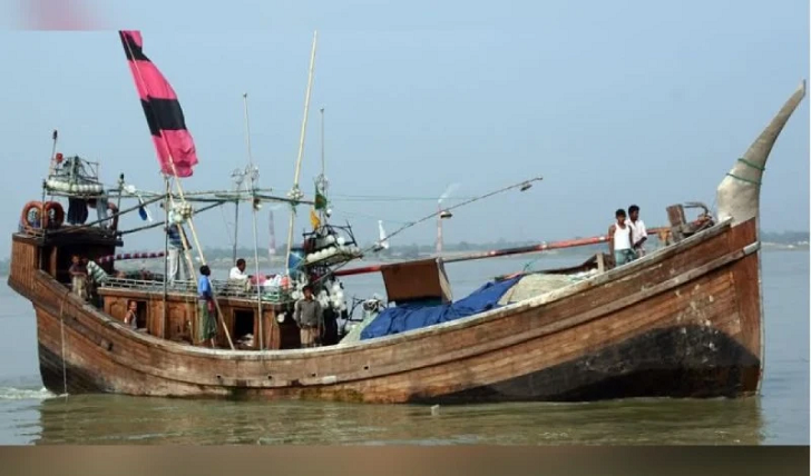 সাগরে জলদস্যুর গুলিতে জেলে নিহত পক্ষকালে ৫০ ফিশিং ট্রলার দস্যুর কবলে