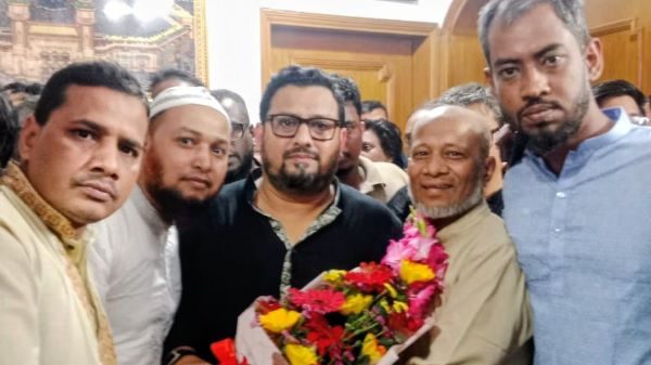 প্র‌তিমন্ত্রী হেলাল উ‌দ্দিন‌কে ‌সি‌ডিএ সি‌বিএর ফু‌লেল শু‌ভেচ্ছা