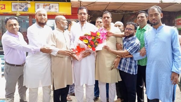 নব‌নিবা‌চিত এম‌পি আবু সু‌ফিয়া‌নকে ফু‌লেল শু‌ভেচ্ছা