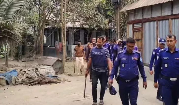 মুন্সীগঞ্জে দুইপক্ষের সংঘর্ষে মুহুর্মুহু ককটেল বিস্ফোরণ