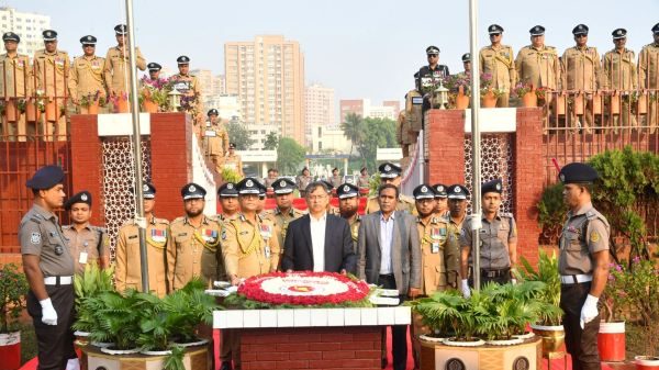 রাজারবাগ পুলিশ স্মৃতিসৌধে শহিদ পুলিশ সদস্যদের প্রতি স্বরাষ্ট্রমন্ত্রীর শ্রদ্ধা