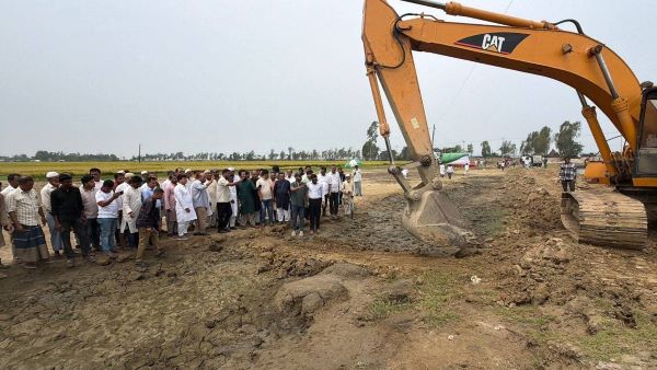 ঈদগাঁওয়ে জিয়া খাল খনন কমসূর্চির উদ্বোধন