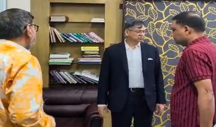 হঠাৎ রমনা থানায় স্বরাষ্ট্রমন্ত্রী, ১০ মিনিটে যা যা হলো