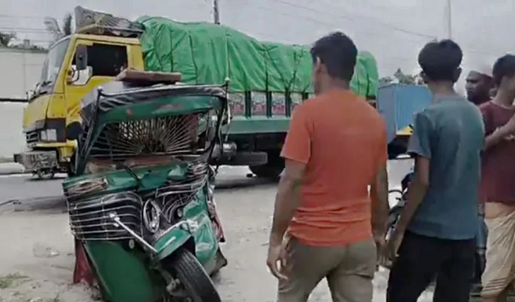 ট্রাক-অটোরিকশা সংঘর্ষে বিএনপি নেতাসহ নিহত ২