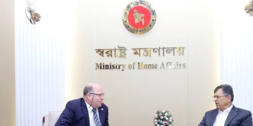স্বরাষ্ট্রমন্ত্রীর সঙ্গে আইসিআরসি বাংলাদেশ প্রতিনিধিদলের প্রধানের সৌজন্য সাক্ষাৎ