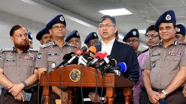 দেশের শান্তি-শৃঙ্খলা ফিরিয়ে আনতে আইনশৃঙ্খলা রক্ষাকারী বাহিনী তৎপর রয়েছে-স্বরাষ্ট্রমন্ত্রী