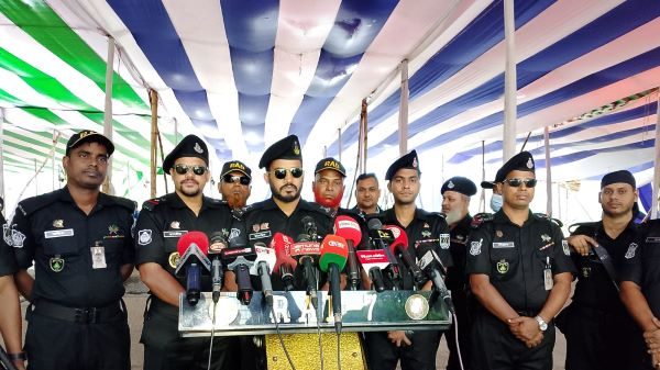 ঈদ-উল-আযহা উপলক্ষে র‌্যাব কর্তৃক পশুর হাট ও নগরীর ঈদগাঁহ ময়দান পরিদর্শন