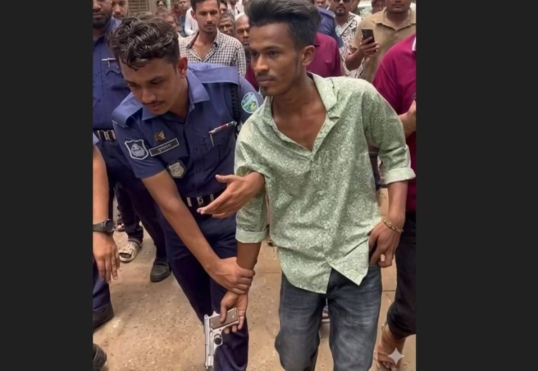 কক্সবাজার জেলা জজ কোর্টে গোলাগুলি, আটক- ৩