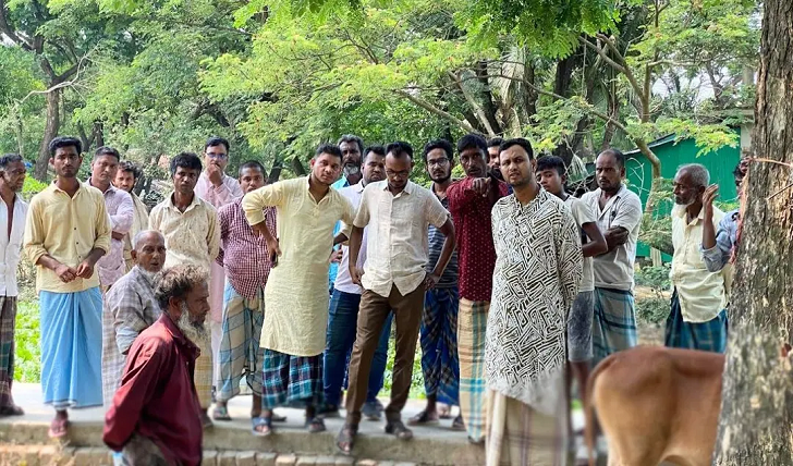 আনোয়ারায় দুই পরিবারের কাঁটায় ‘অবরুদ্ধ’ শতাধিক পরিবার