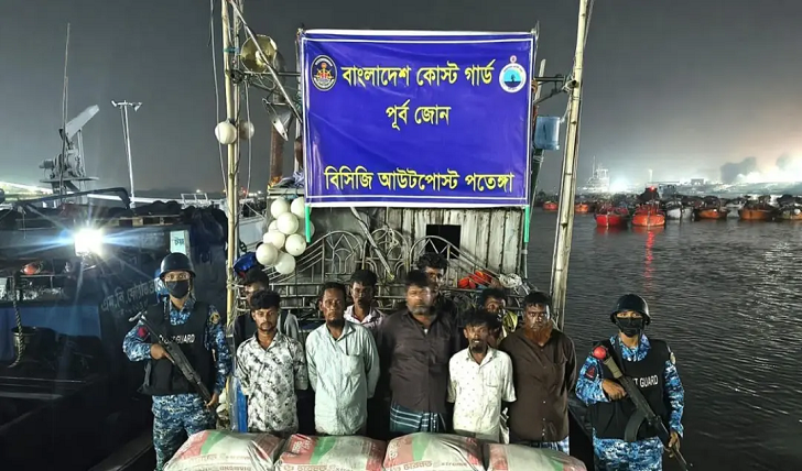 কোস্ট গার্ডের পৃথক অভিযানে বিপুল পরিমাণ চোরাই সরঞ্জাম জব্দ, আটক ১৮