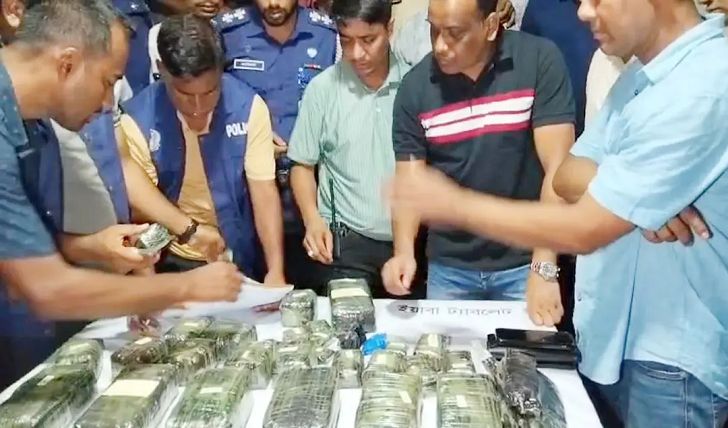 সীতাকুণ্ডে প্রাইভেট কারের গ্যাস সিলিন্ডারে মিলল সাড়ে ৩ কোটি টাকার ইয়াবা