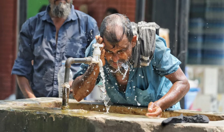 তীব্র তাপপ্রবাহে পুড়ছে দেশ, অতিষ্ঠ জনজীবন