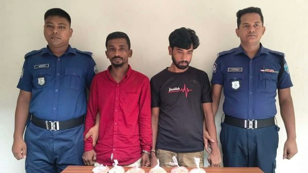 লোহাগাড়ায় পিকআপে পাওয়া গেল ১০ হাজার ইয়াবা, আটক- ২