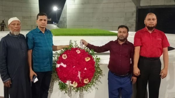শহীদ জিয়া ও বেগম খা‌লেদা জিয়ার মাজা‌রে চউক সি‌বিএ নেতৃবৃ‌ন্দের শ্রদ্ধা