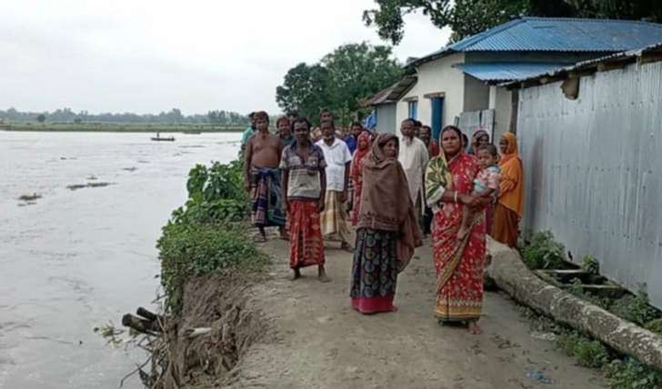 করতোয়ার ভাঙনে হুমকির মুখে আশ্রয়ণ প্রকল্প, আতঙ্কে শতাধিক পরিবার