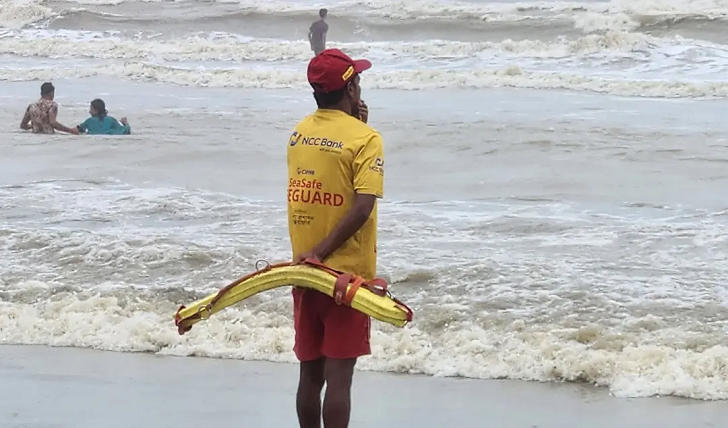 কক্সবাজারের পর্যটনে দুর্যোগের প্রভাব, লোকসানের মুখে ব্যবসায়ীরা