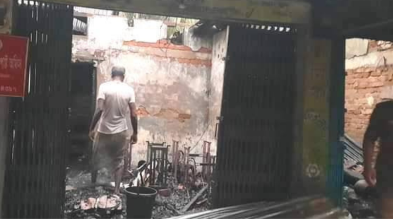 লোহাগাড়ায় আগুনে পুড়ল ৭ দোকান