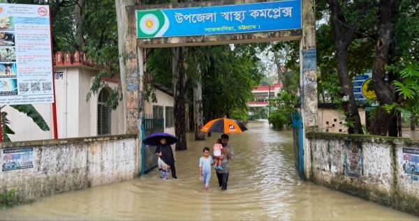 বন্যা দুর্গত সাতকানিয়া পর্যাপ্ত চিকিৎসা সেবা দিতে হিমশিম খাচ্ছে উপজেলা স্বাস্থ্য কর্মকর্তা