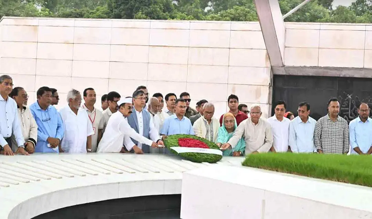 জিয়াউর রহমান ও খালেদা জিয়ার সমাধিতে প্রধানমন্ত্রীর শ্রদ্ধা