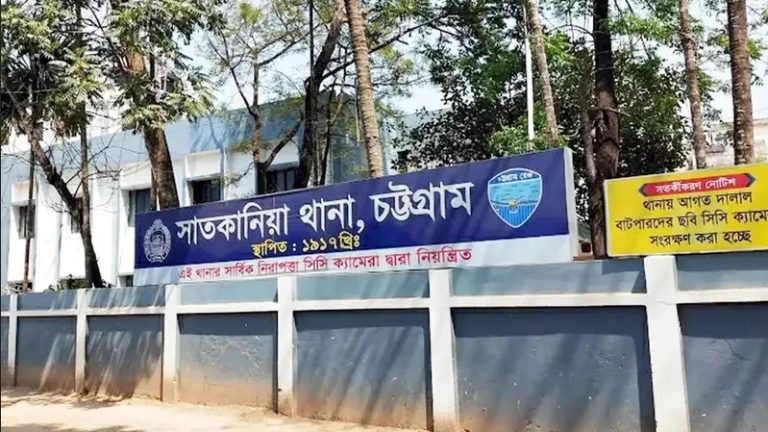 লোহাগাড়ায় ট্রাক থেকে ৩০ হাজার ইয়াবা লুটের অভিযোগ, ক্লোজড ৩ পুলিশ