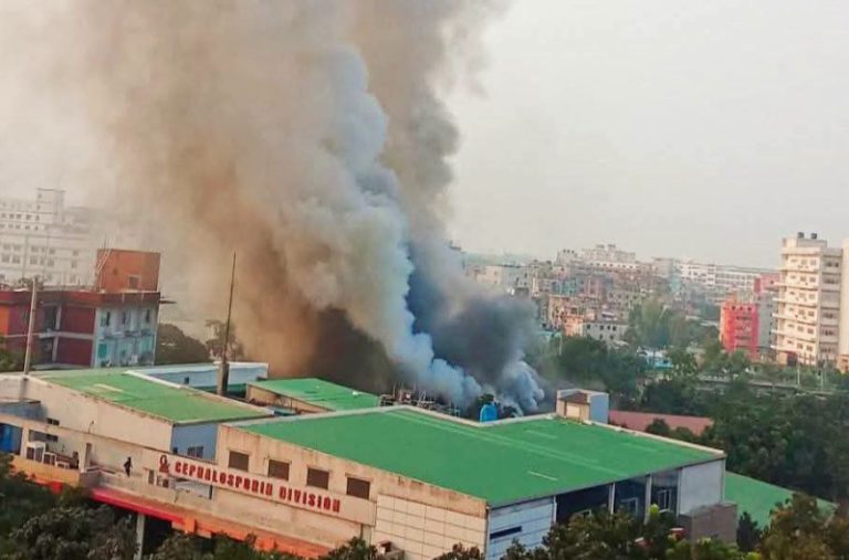 কালিয়াকৈরে ইবনে সিনা ফার্মাসিউটিক্যালসে ভয়াবহ আগুন, নেভাতে কাজ করছে ৪ ইউনিট